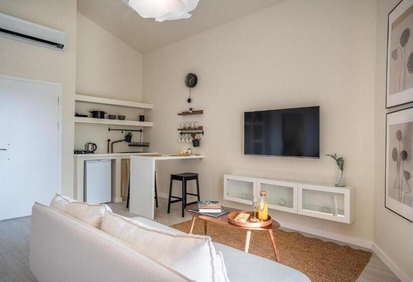 اتاق پریمیوم چهارنفره, Payava Hotel By True Blue