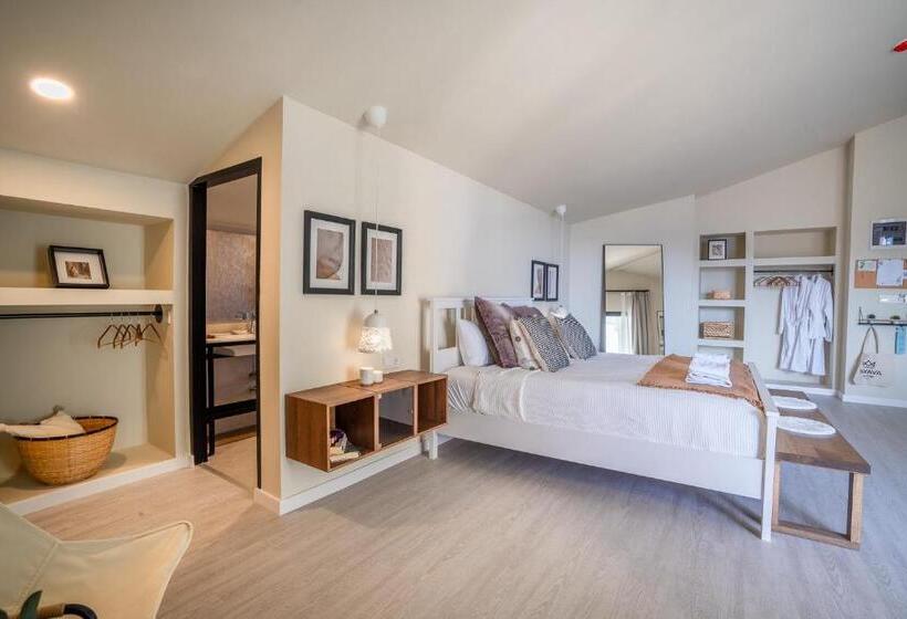 اتاق پریمیوم چهارنفره, Payava Hotel By True Blue