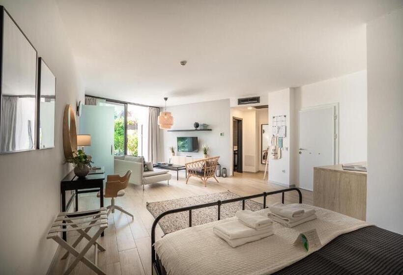 سوئیت 2 خوابه, Payava Hotel By True Blue