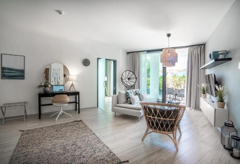 سوئیت 2 خوابه, Payava Hotel By True Blue