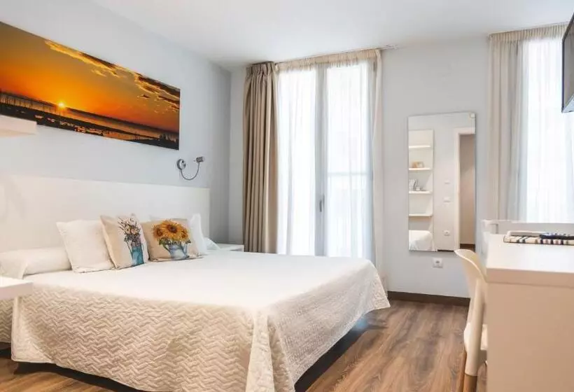 اتاق سوپریور, Agusti Hostal