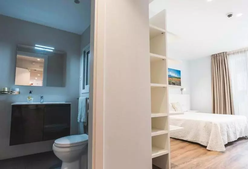 اتاق سوپریور سه تخته, Agusti Hostal