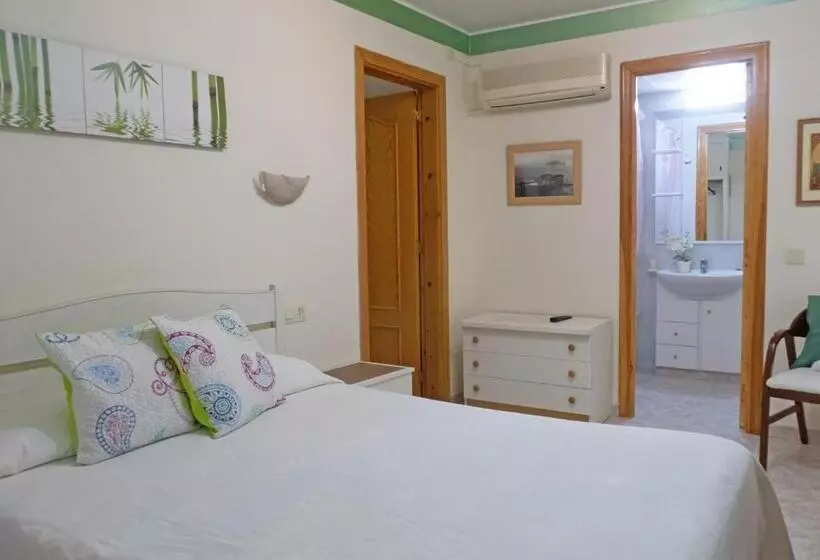 استودیوی سوپریور, Agusti Hostal