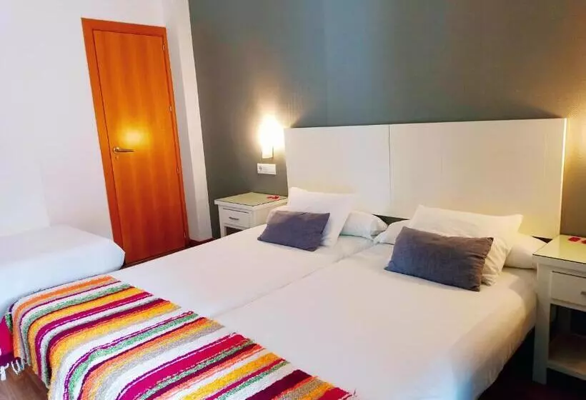 اتاق استاندارد سه نفره, Hostal Boutique Los Geranios Del Pinar