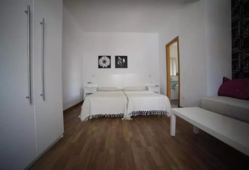 اتاق استاندارد سه نفره, Hostal Boutique Los Geranios Del Pinar