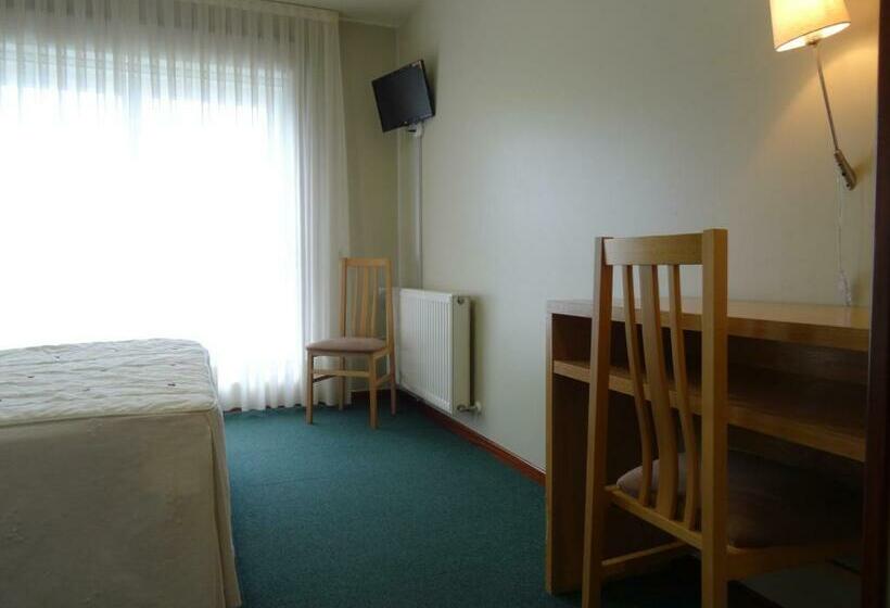 スタンダードルーム, Akelarre