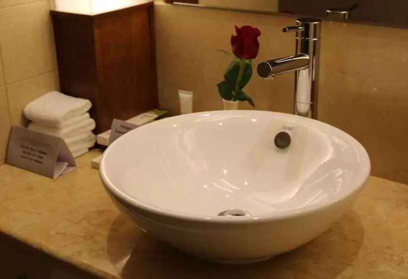 اتاق استاندارد با تخت دوبل, Crowne Plaza Sohar, An Ihg