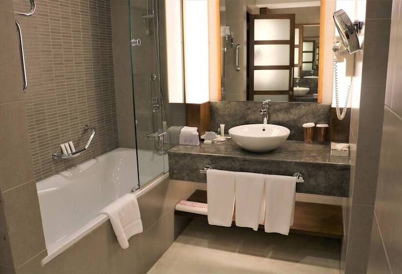 스탠다드 룸 더블 침대, Crowne Plaza Sohar, An Ihg