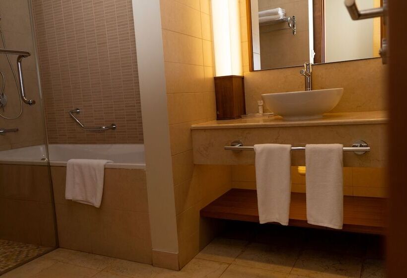 스탠다드 룸 더블 침대, Crowne Plaza Sohar, An Ihg