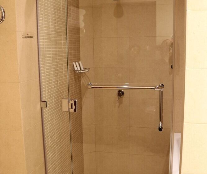 스탠다드 룸 더블 침대, Crowne Plaza Sohar, An Ihg