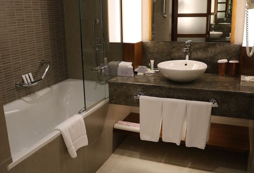 스탠다드 룸 더블 침대, Crowne Plaza Sohar, An Ihg