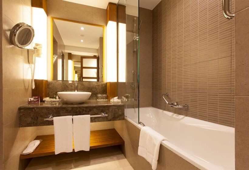 스탠다드 룸 더블 침대, Crowne Plaza Sohar, An Ihg