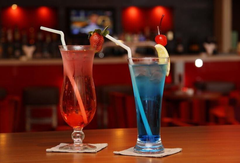 스탠다드 룸 더블 침대, Crowne Plaza Sohar, An Ihg