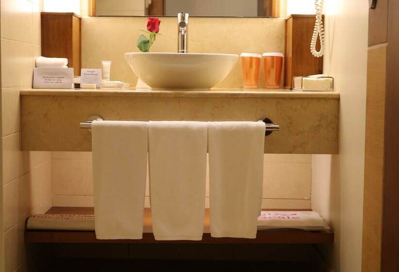 스탠다드 룸 풀장 전망, Crowne Plaza Sohar, An Ihg