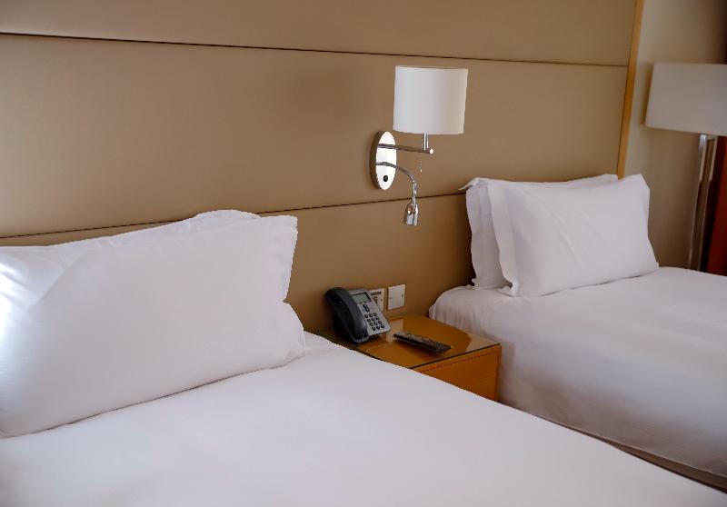 اتاق استاندارد با چشم‌انداز استخر, Crowne Plaza Sohar, An Ihg