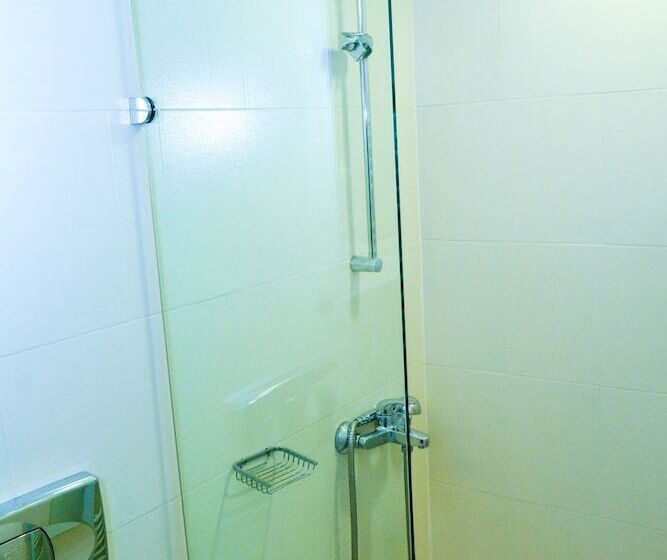 Camera Deluxe, Elitsa