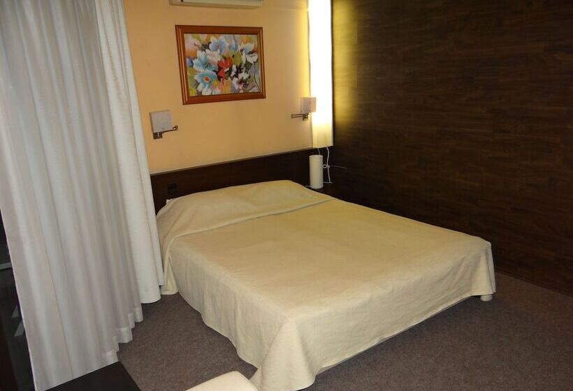 Camera Deluxe, Elitsa