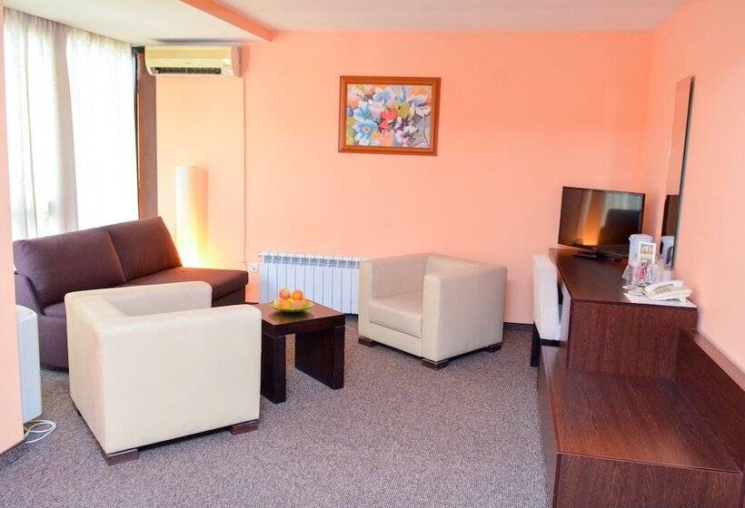 Camera Quadrupla Deluxe, Elitsa