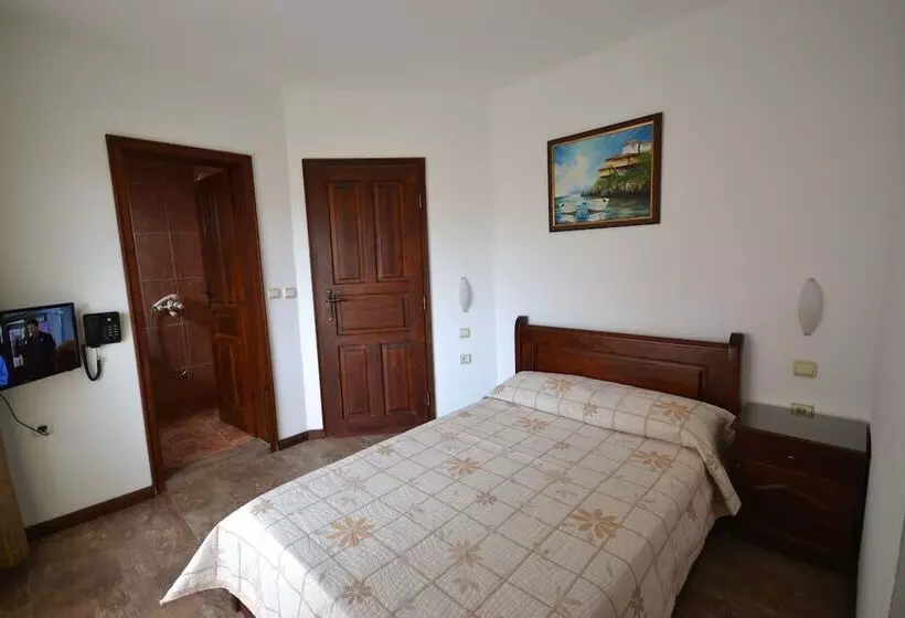 Economy Yhden Hengen Huone, семеен хотел море
