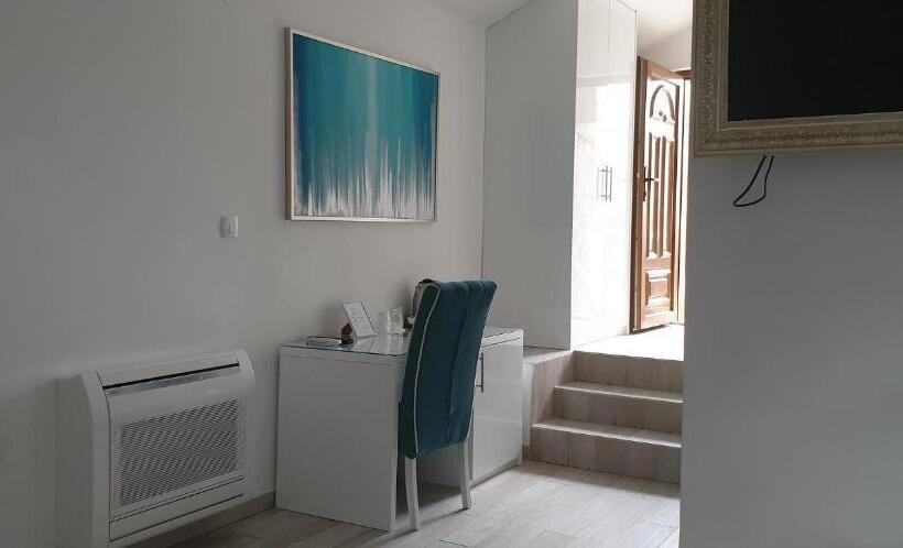 اتاق کلاسیک چهارنفره, Restaurant Kriva ćuprija