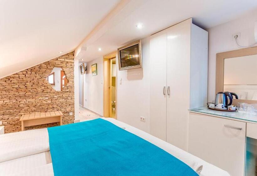 اتاق کلاسیک چهارنفره, Restaurant Kriva ćuprija