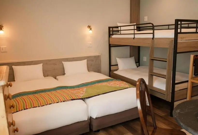 スタンダード4人部屋, 7 Rooms Hotel & Cafe