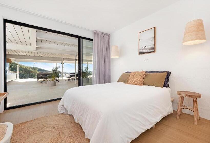 חדר בסיסי, The Beach Rooms