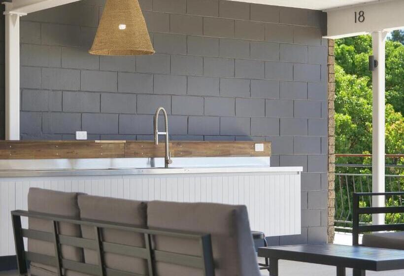 חדר בסיסי, The Beach Rooms