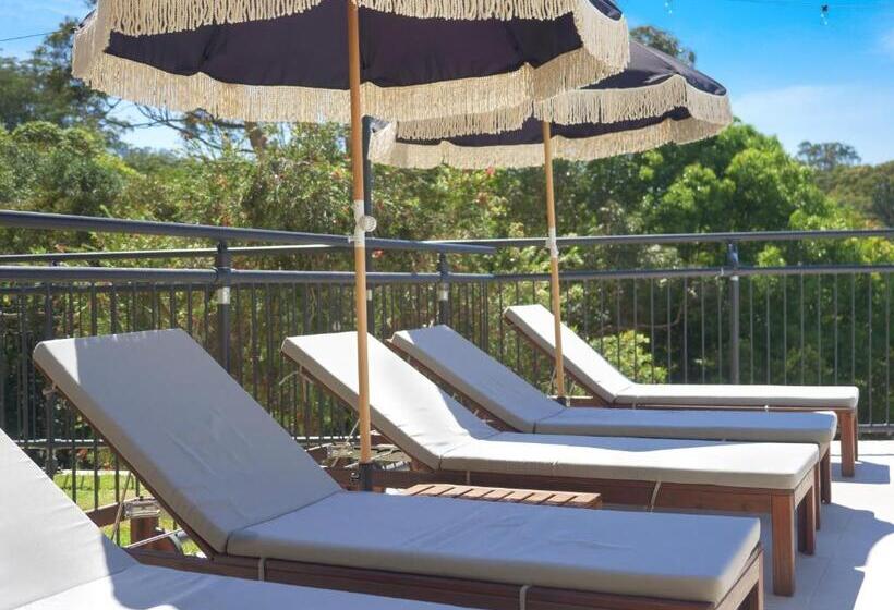 חדר בסיסי, The Beach Rooms