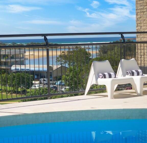 חדר בסיסי, The Beach Rooms