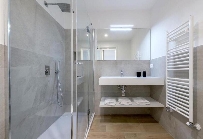استودیوی استاندارد, Residence La Torre