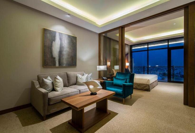 Полулюкс с Балконом, Waw Hotel Suites King Abdullah District