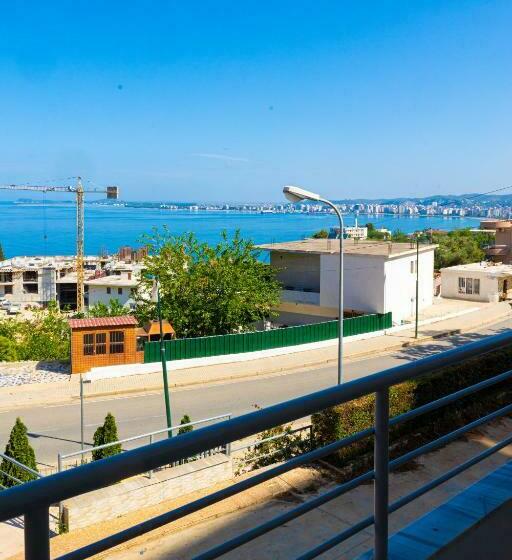 带阳台的三人标准间, Donantelo Hotel Vlore