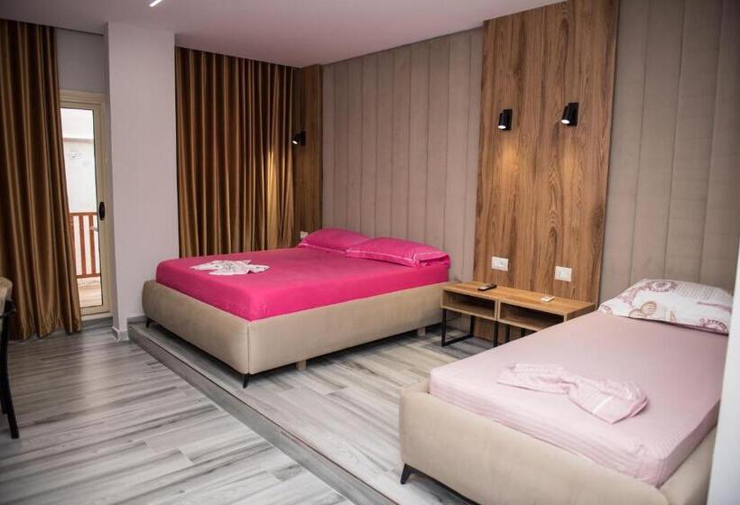 חדר סטנדרט לשלושה עם מרפסת, Donantelo Hotel Vlore