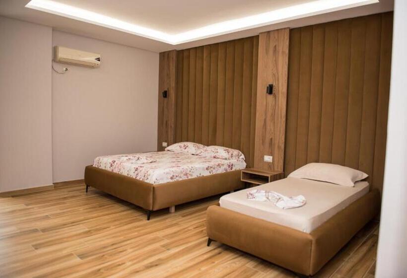 חדר סטנדרט לשלושה עם מרפסת, Donantelo Hotel Vlore
