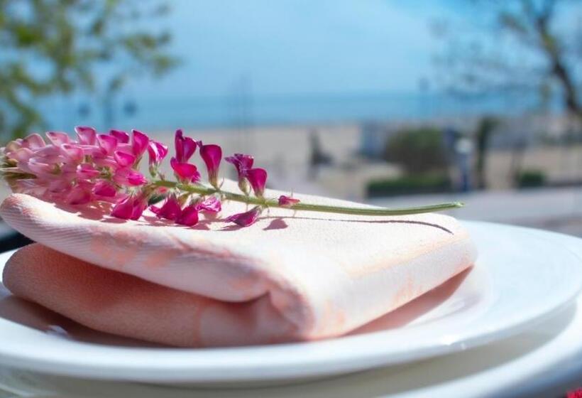 Номер Стандарт Вид на Море с Балконом, Royal