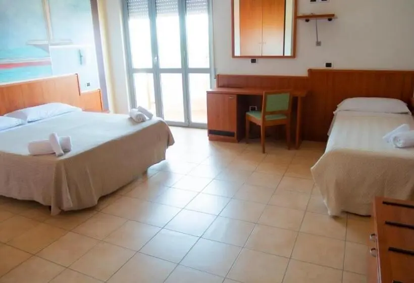 Triple Room Sea View, Royal