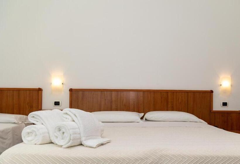 Triple Room Sea View, Royal