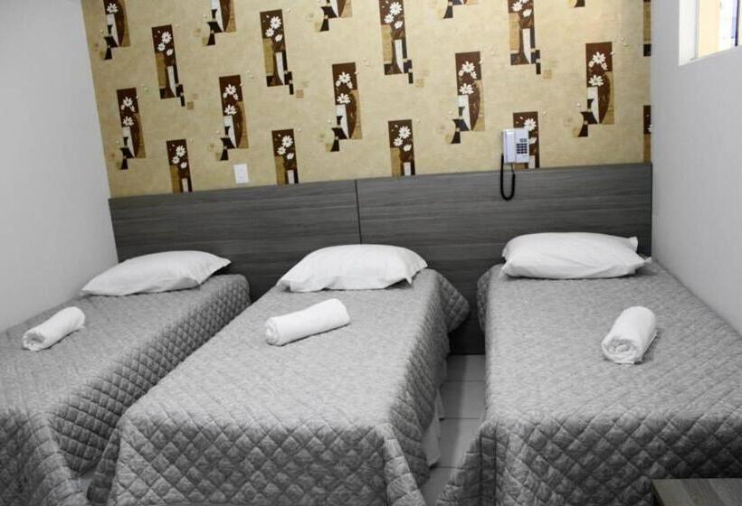 חדר סטנדרט לשלושה, Star