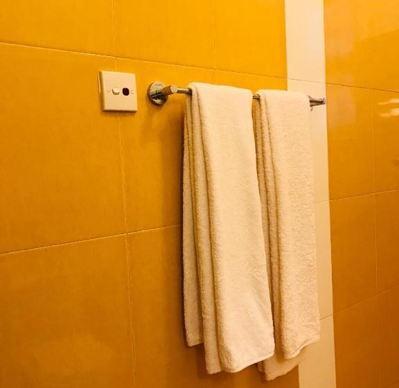 اتاق خانوادگی, Golden Residence