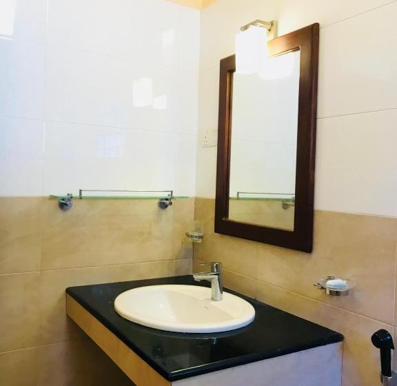 اتاق خانوادگی, Golden Residence