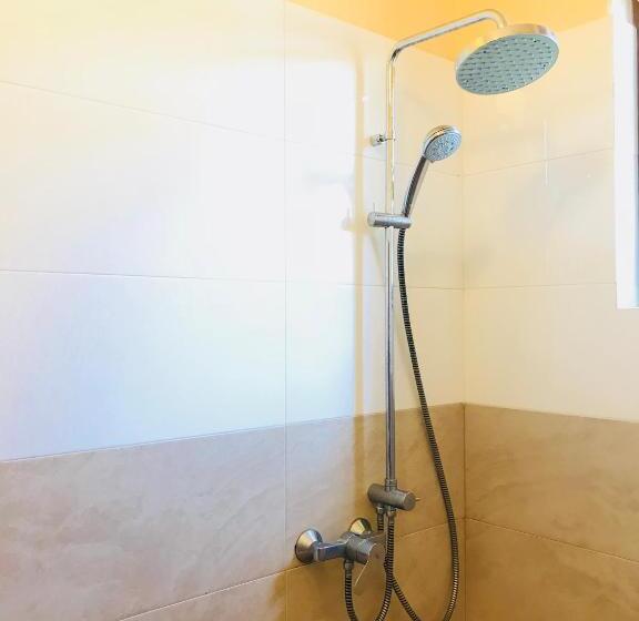 اتاق اکونومی, Golden Residence