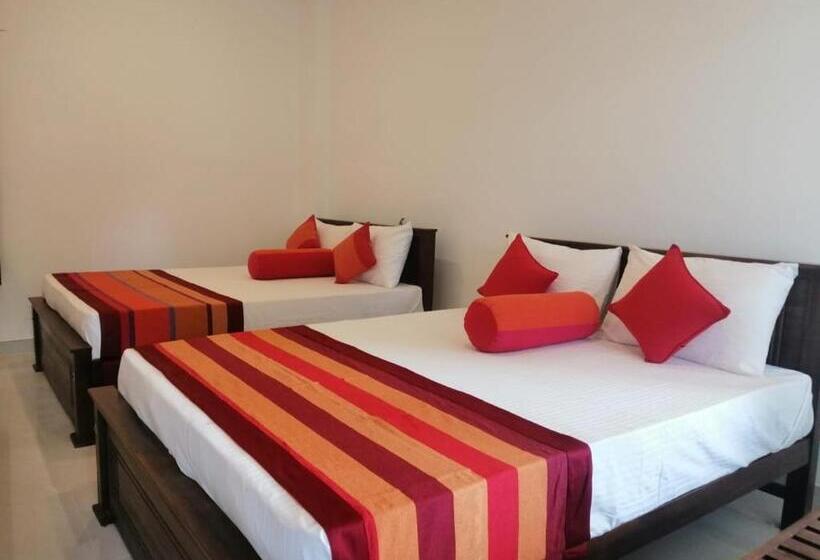 اتاق لوکس خانوادگی, Golden Residence