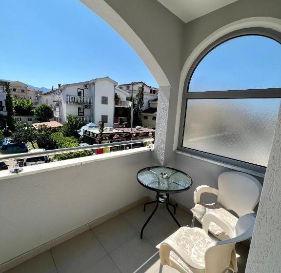 آپارتمان 1 خوابه با بالکن, Apartments Sirena