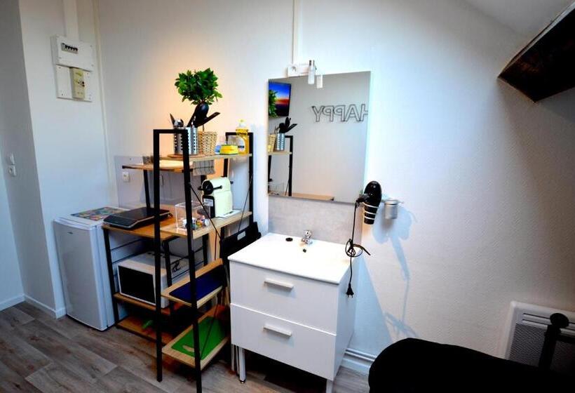 标准间, Capstay Famars & Netflix