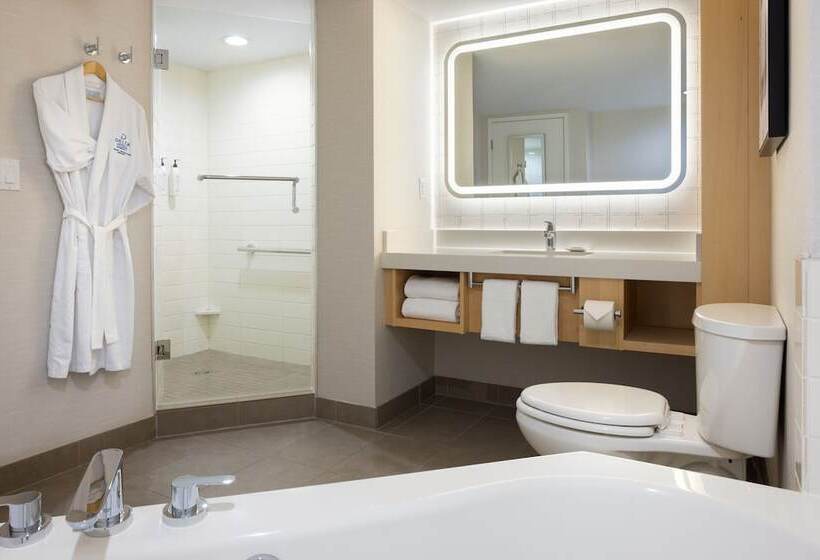 标准间带双人床, Delta Hotels By Marriott Grand Okanagan Resort