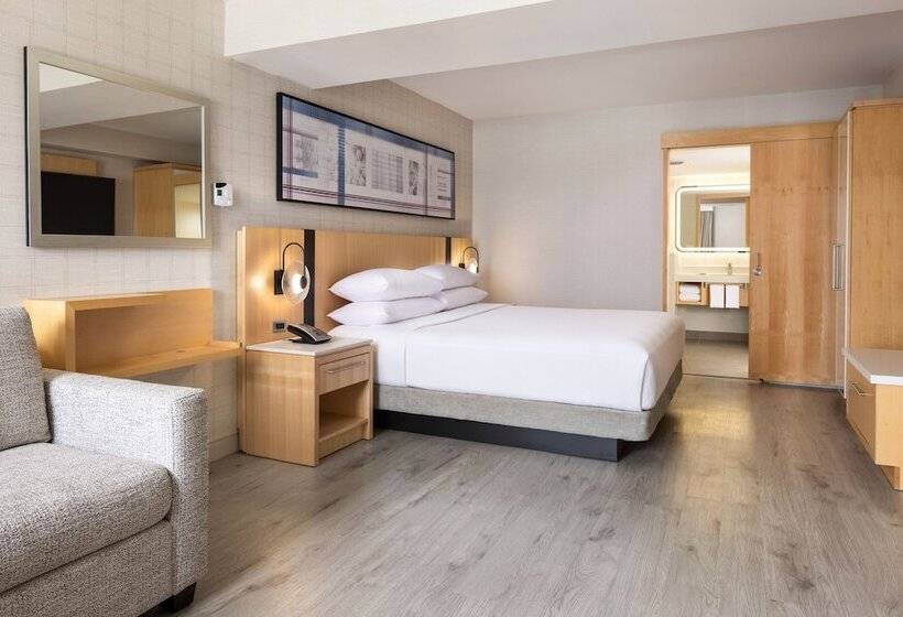 스탠다드 룸 더블 침대, Delta Hotels By Marriott Grand Okanagan Resort