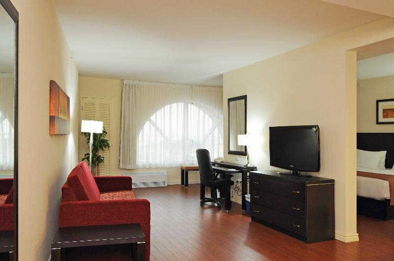 جناح, Holiday Inn & Suites Montreal Airport, An Ihg