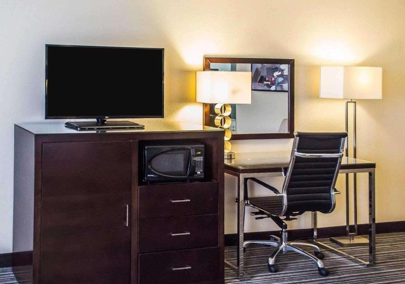 جناح, Holiday Inn & Suites Montreal Airport, An Ihg