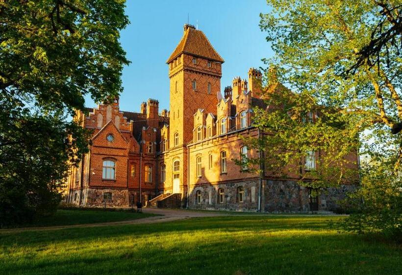 سوییت, Jaunmoku Palace Complex